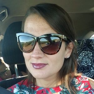 Meet your Posher, Carrie